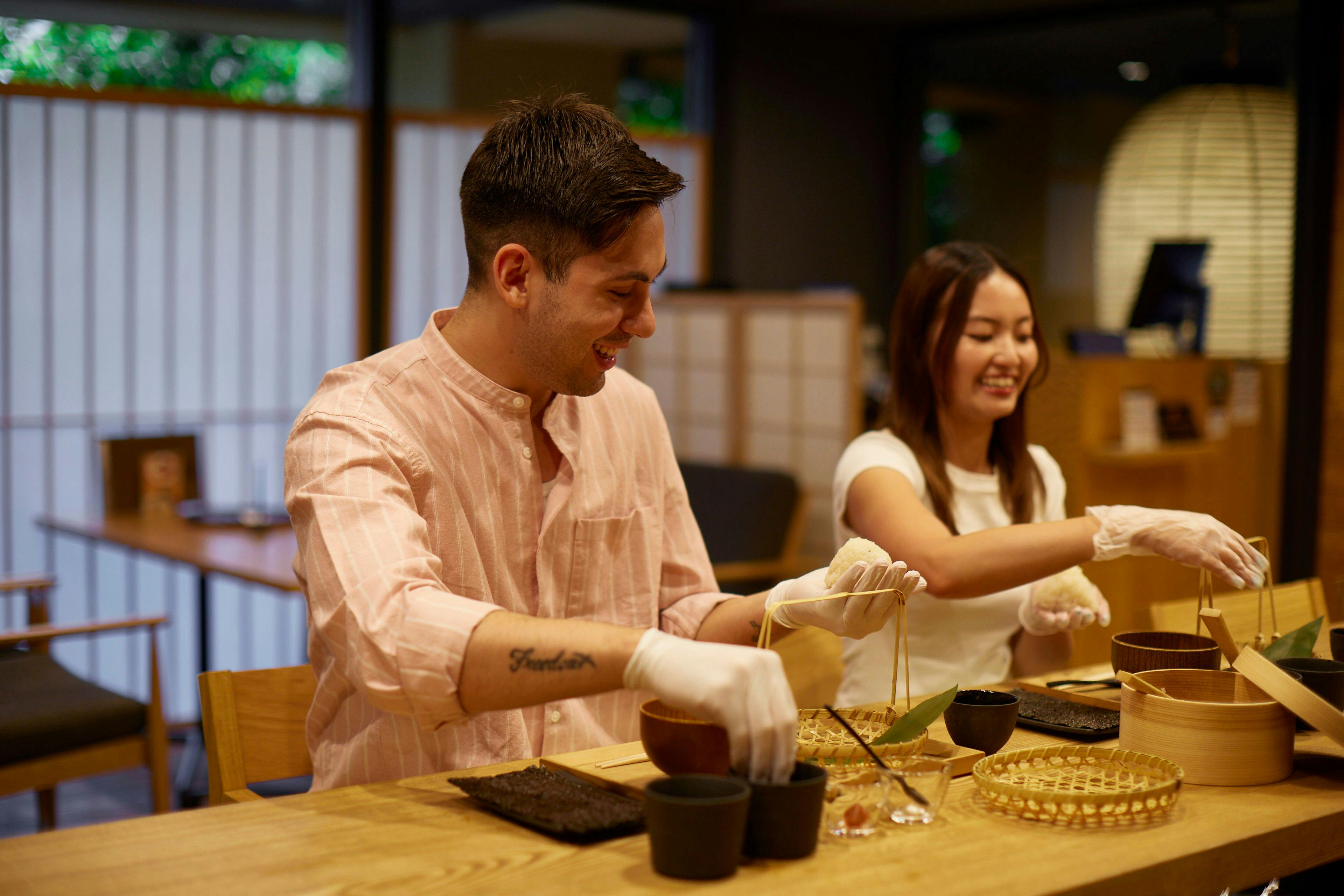 【おにぎり作り体験】日本らしい温かい“和”の伝統にふれる朝のひととき。抹茶ティラミス付【朝食無料】
