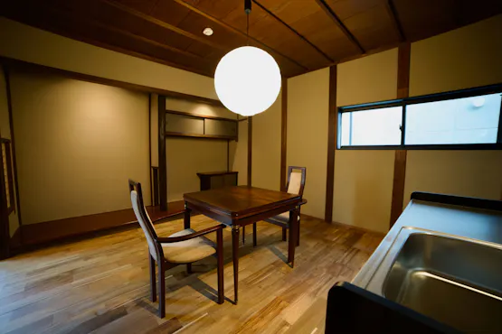 【อาคาร C ถนนที่ 13 ห้องรับประทานอาหาร】