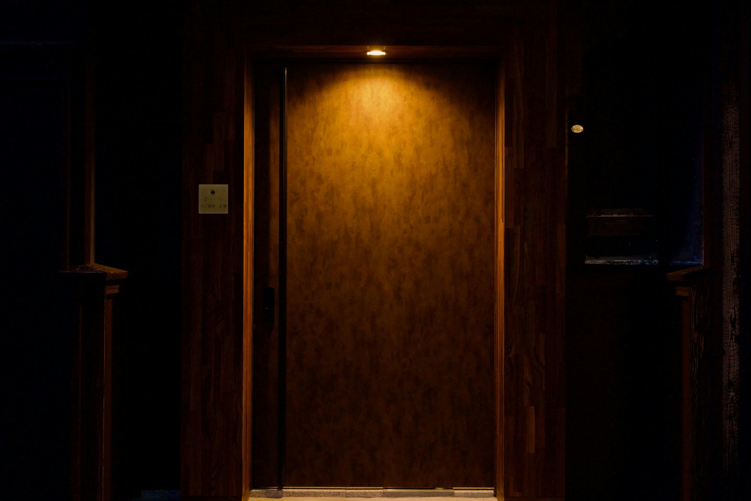 【ทางเข้าอาคาร A ถนนที่ 13】