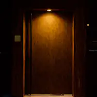 【ทางเข้าอาคาร A ถนนที่ 13】