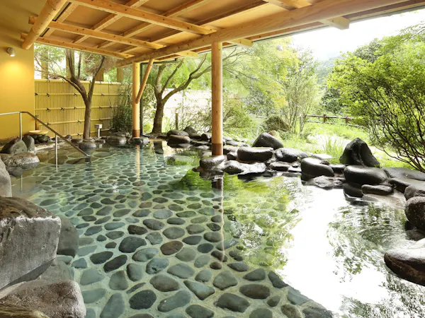 【山の恵み会席】新鮮な山の幸をたっぷり使用した懐石料理と温泉で心身共にリラックス!