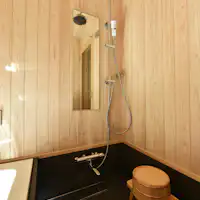 อ่างอาบน้ำและฝักบัว