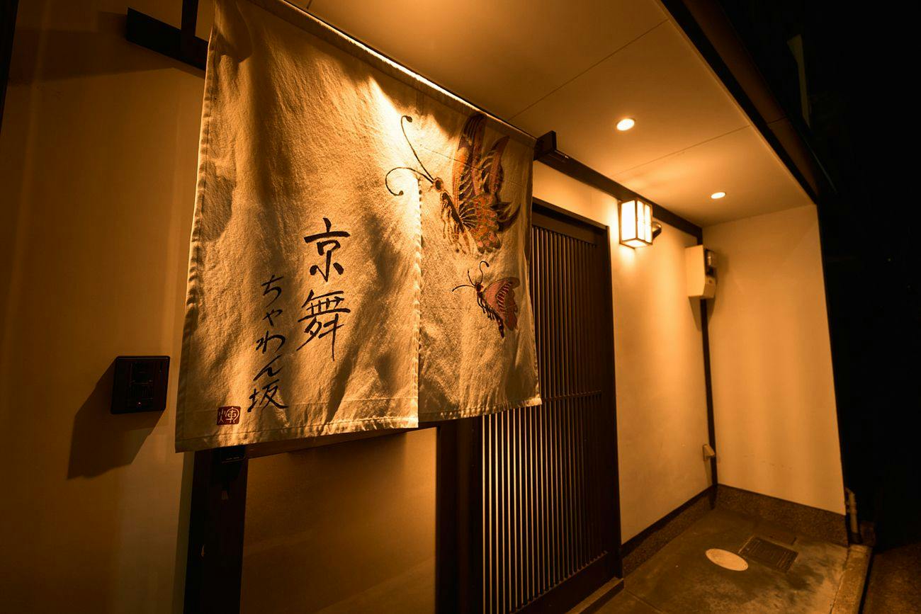 夜の外観