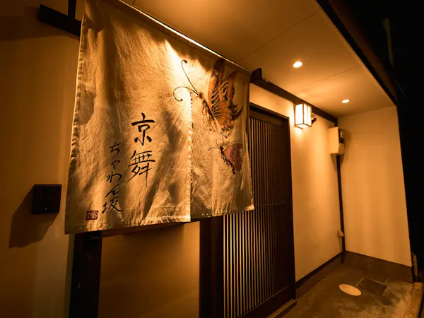 夜の外観