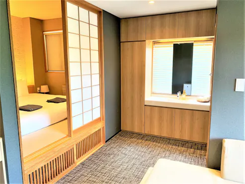 ห้องนั่งเล่นสไตล์ญี่ปุ่นและตะวันตก