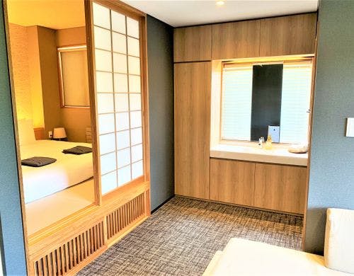 リビングルームからの樹林の景色