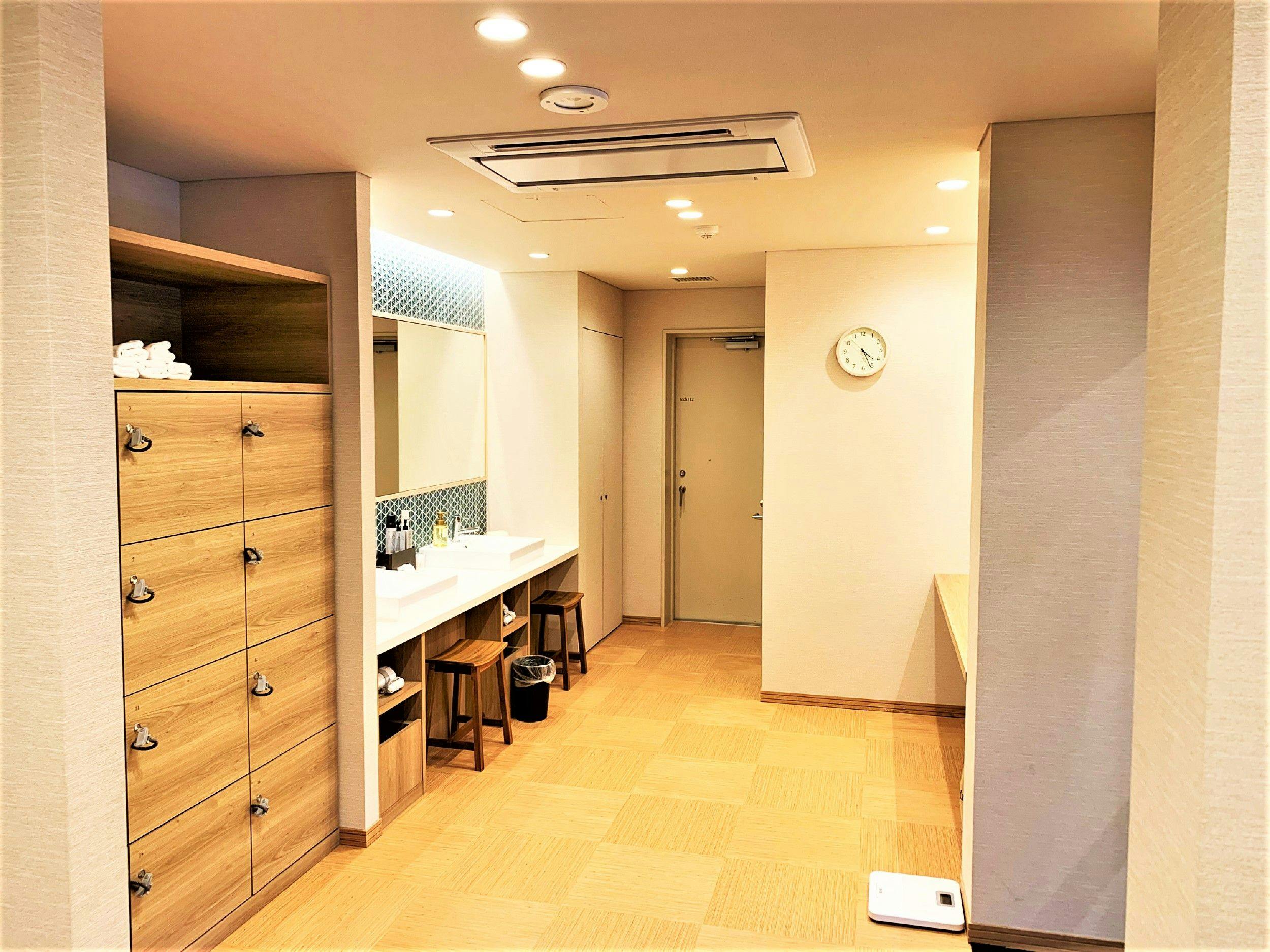 ห้องเปลี่ยนเสื้อผ้าอาบน้ำสาธารณะ