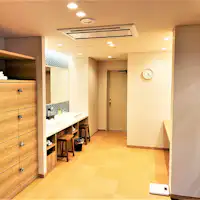 ห้องเปลี่ยนเสื้อผ้าอาบน้ำสาธารณะ