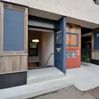 นี่คือทางเข้า