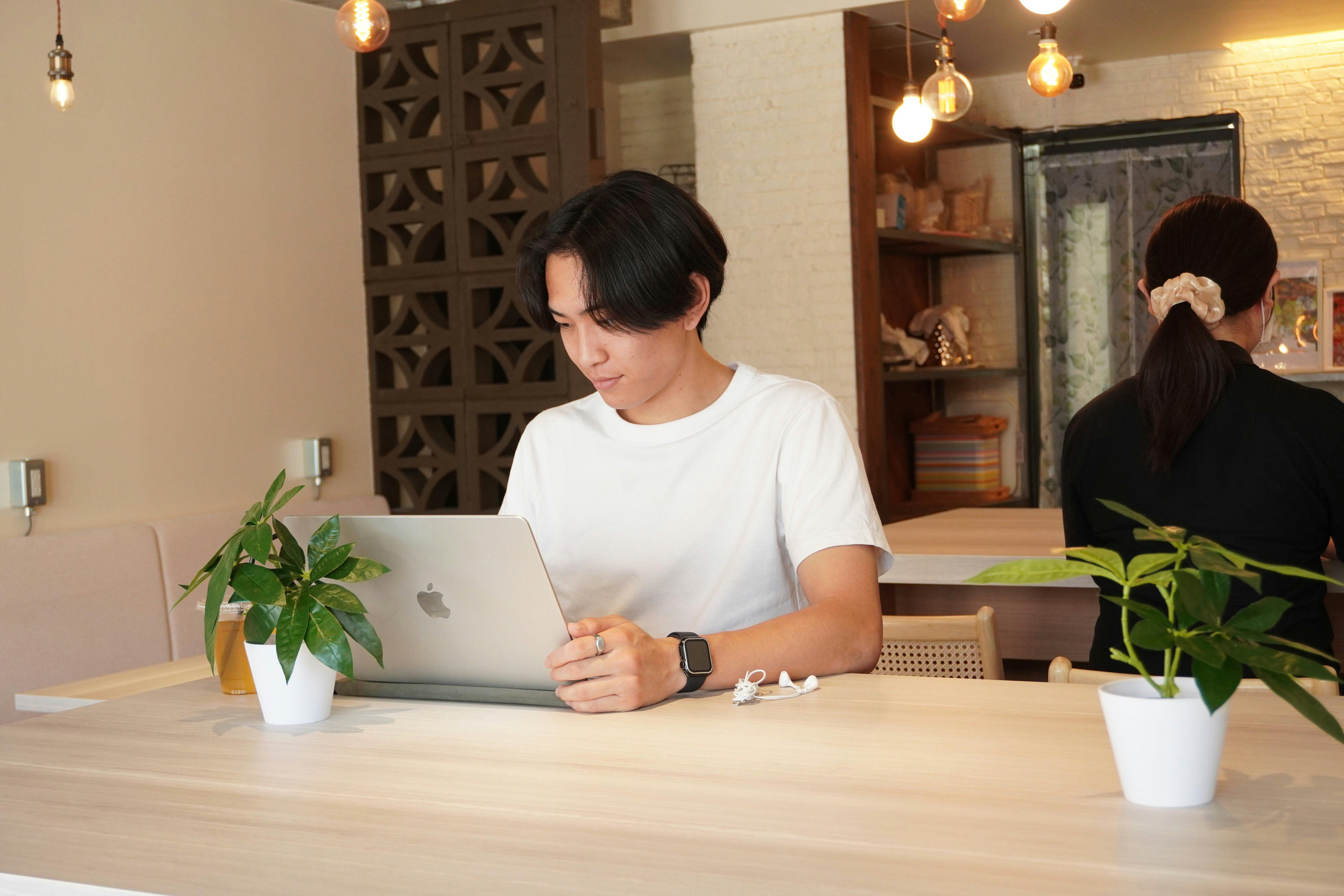 【385cowork】宮古島で「旅×仕事」ホテル1Fのおしごとカフェで快適ワーケーション