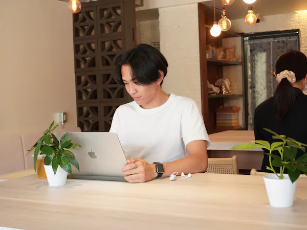 【385cowork】宮古島で「旅×仕事」ホテル1Fのおしごとカフェで快適ワーケーション