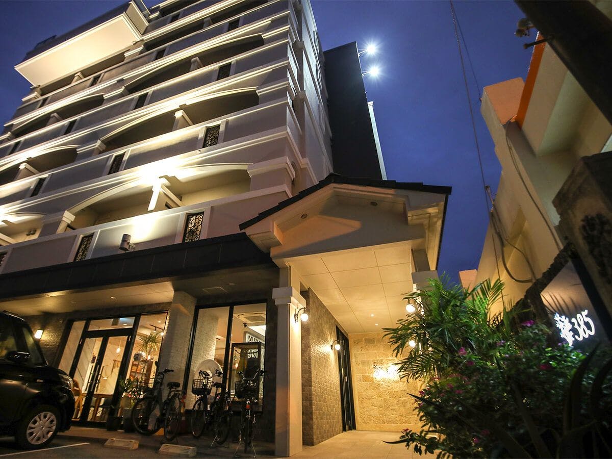 ◆HOTEL385 - ภายนอก (กลางคืน)