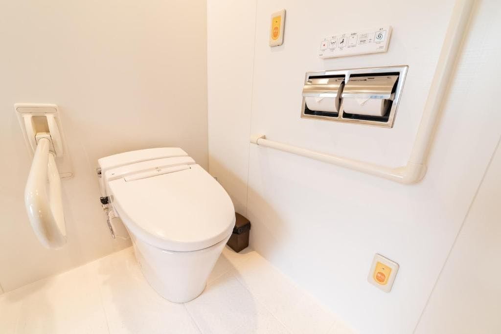 【ランドーホテル札幌スイーツ】ユニバーサルスイート（最大４名・37平米）のトイレ