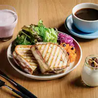 Sarapan panini di rumah machiya