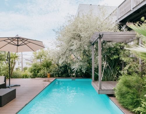 オールシーズン対応スイミングプール