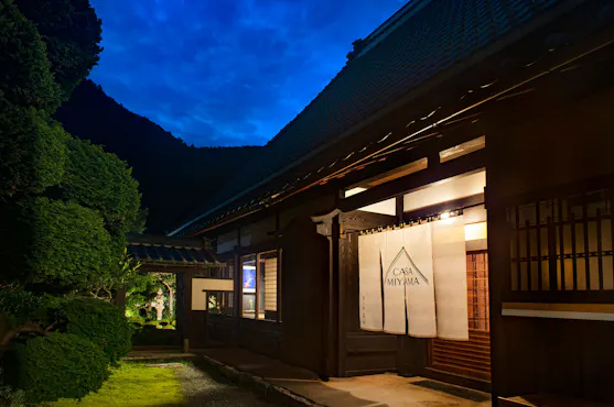 本館 CASA MIYAMA の玄関