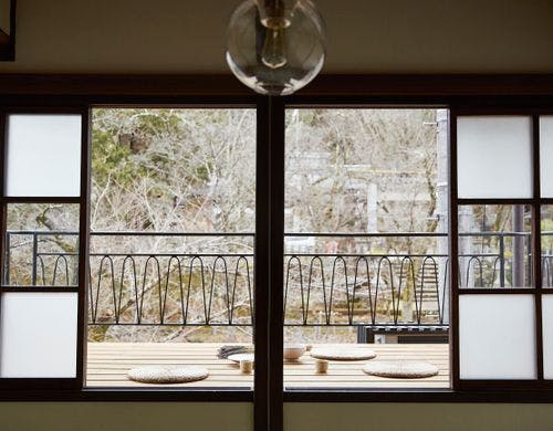 お向かいの神社がみえるバルコニー