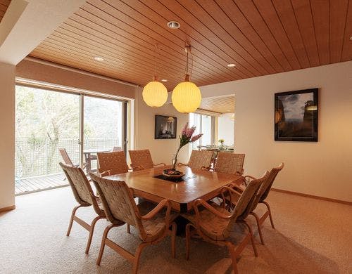 ダイニングテーブルは2箇所にご用意