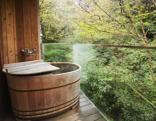 和室のバルコニーには露天風呂