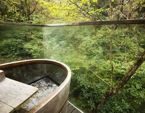 和室のバルコニーには露天風呂