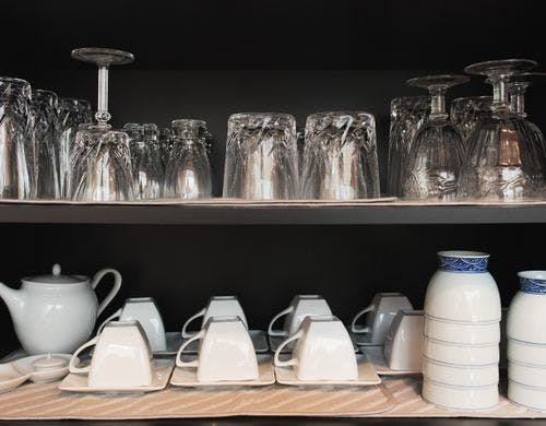 備え付けの食器はご自由にお使いください