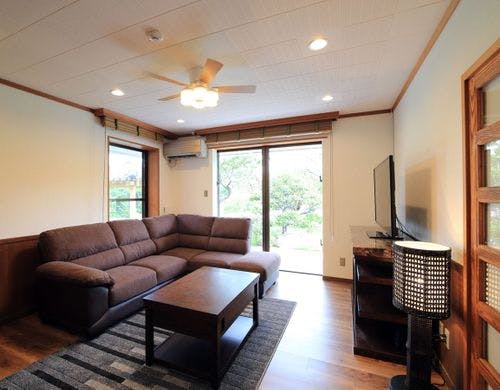 【リビング】シックな調度