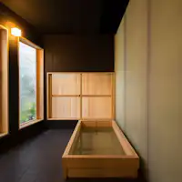 東側・1F檜風呂