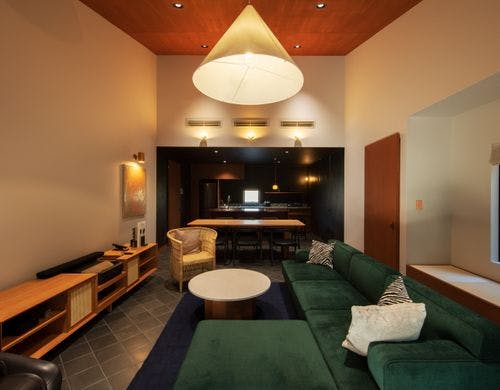 OKU SUITE リビングダイニング