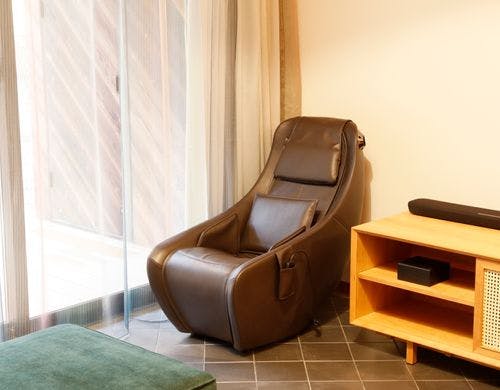 OKU SUITE　マッサージチェア