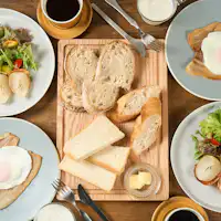 섬의 풍요로움을 한 접시에 담은 오리지널 서양식 조식