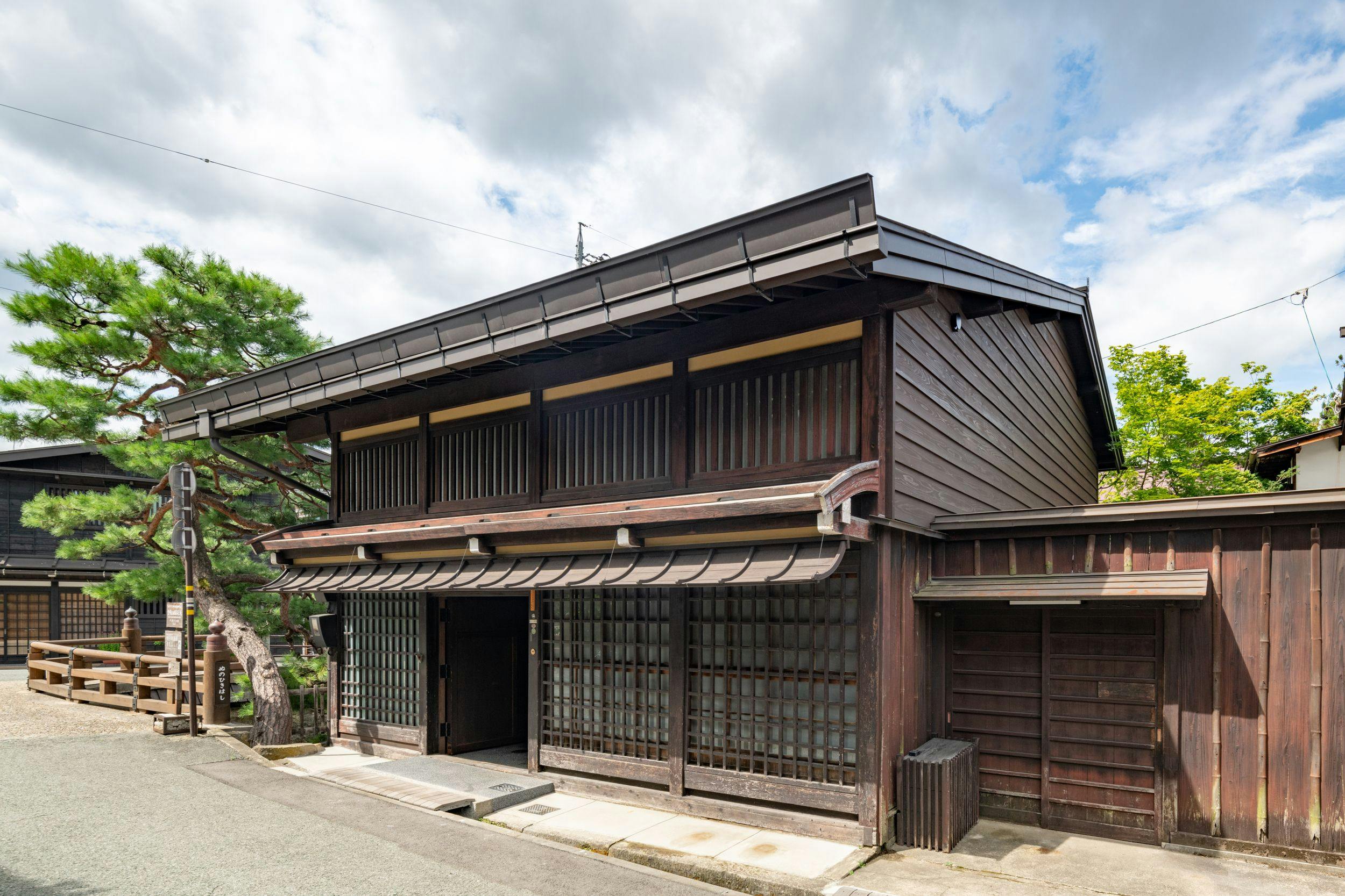 谷屋外観