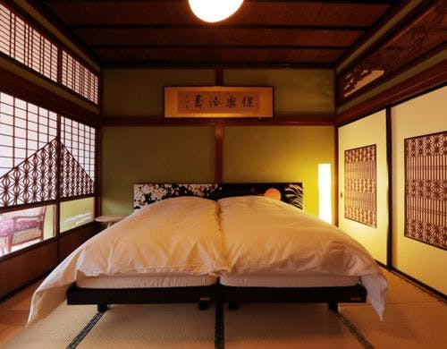 組子の間・通りに面した縁側