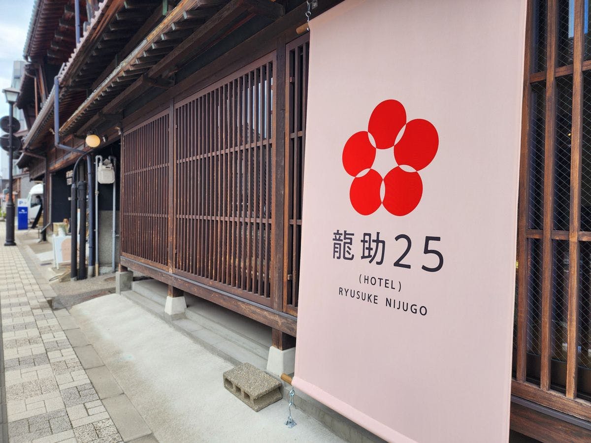 【ภายนอกอาคาร】