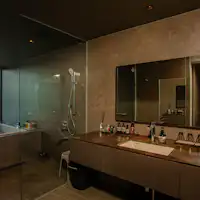 Kamar mandi lantai dua