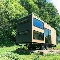 タイニーホテル トリプル 外観