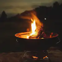 山の夜はやっぱり焚き火