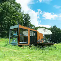 タイニーホテル クワッド外観