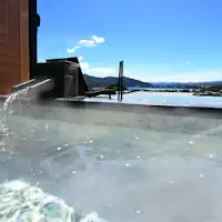 วิลล่าหรู
น้ำพุร้อนธรรมชาติพร้อมอ่างอาบน้ำกลางแจ้ง