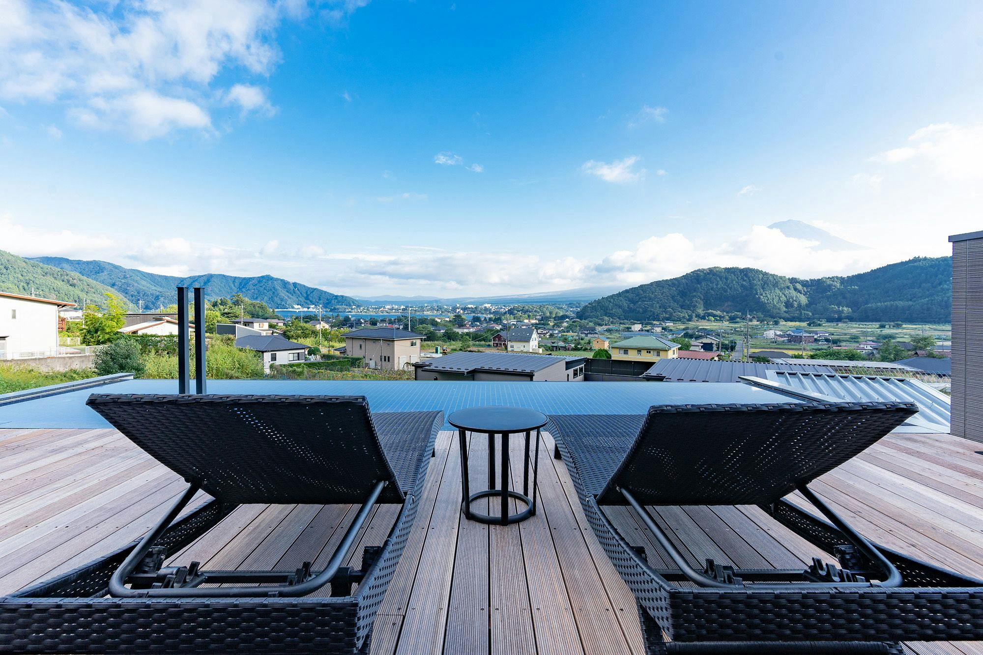 วิวจากระเบียงของวิลลามาตรฐาน