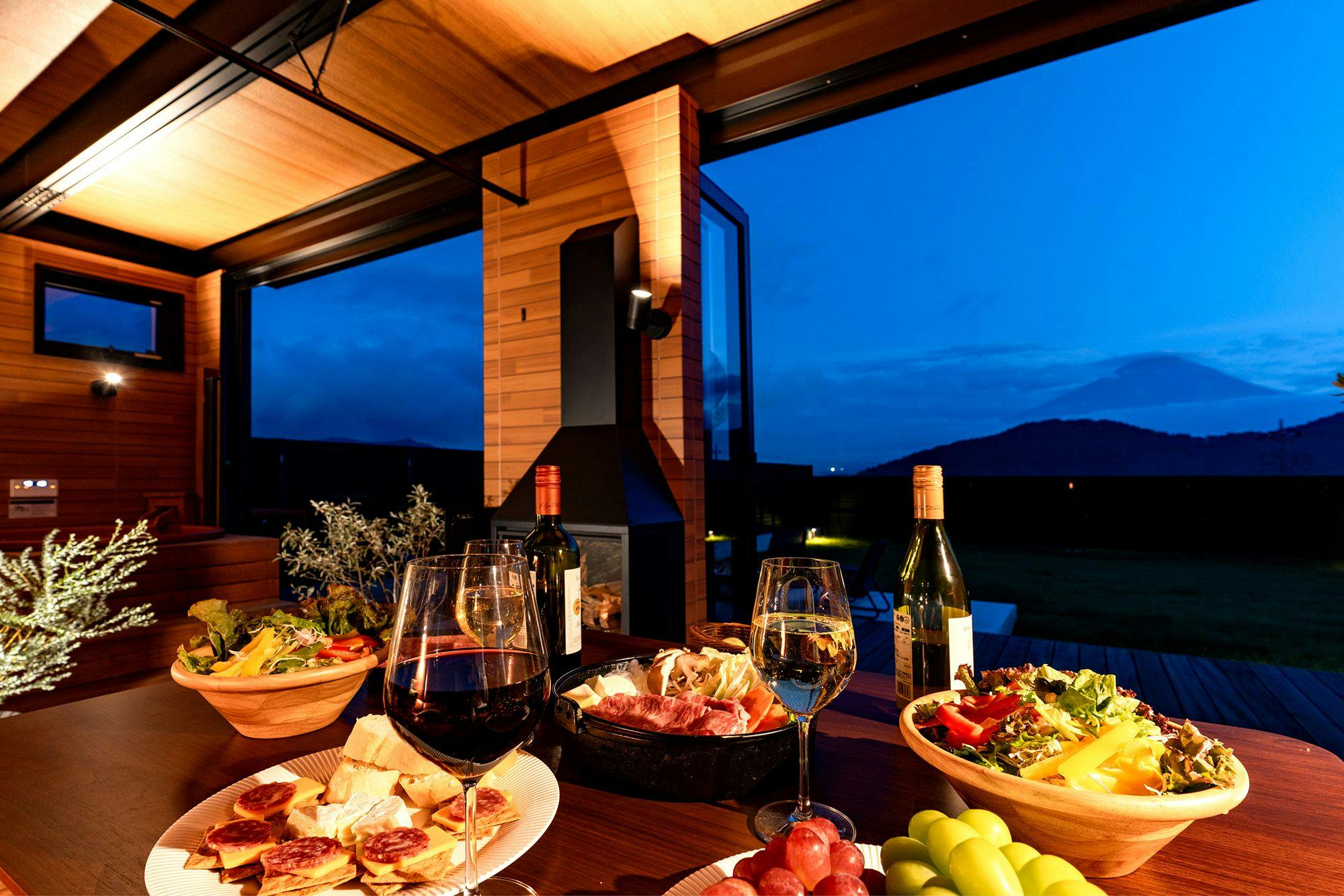 ประเภทแกลมปิ้ง - ห้องนั่งเล่นกลางแจ้ง (กลางคืน)