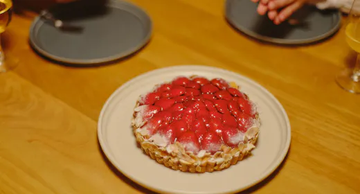 【記念日ケーキ付】軽井沢の「絶品いちごタルト」をお部屋までお届け(時間指定)