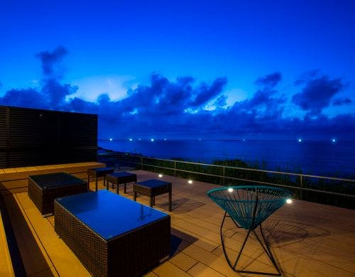 浴室には、天然温泉、サウナ。外には水風呂