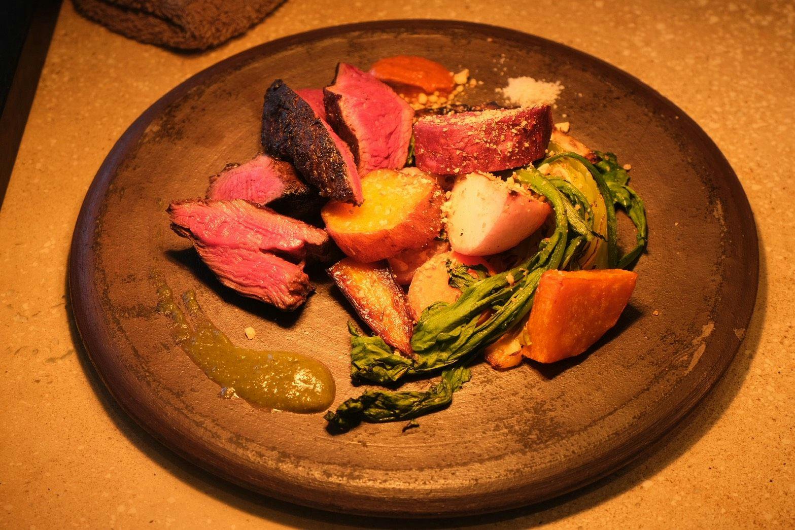 【お料理】肉料理は火入れが絶妙で、美味。