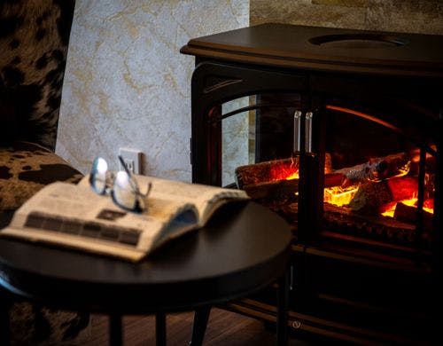 【暖炉】ゆったりと読書にふける夜