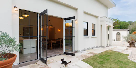 The dog villa Olive