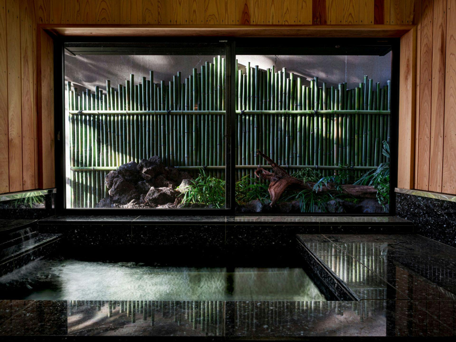 熱海の源泉が湧く天然温泉