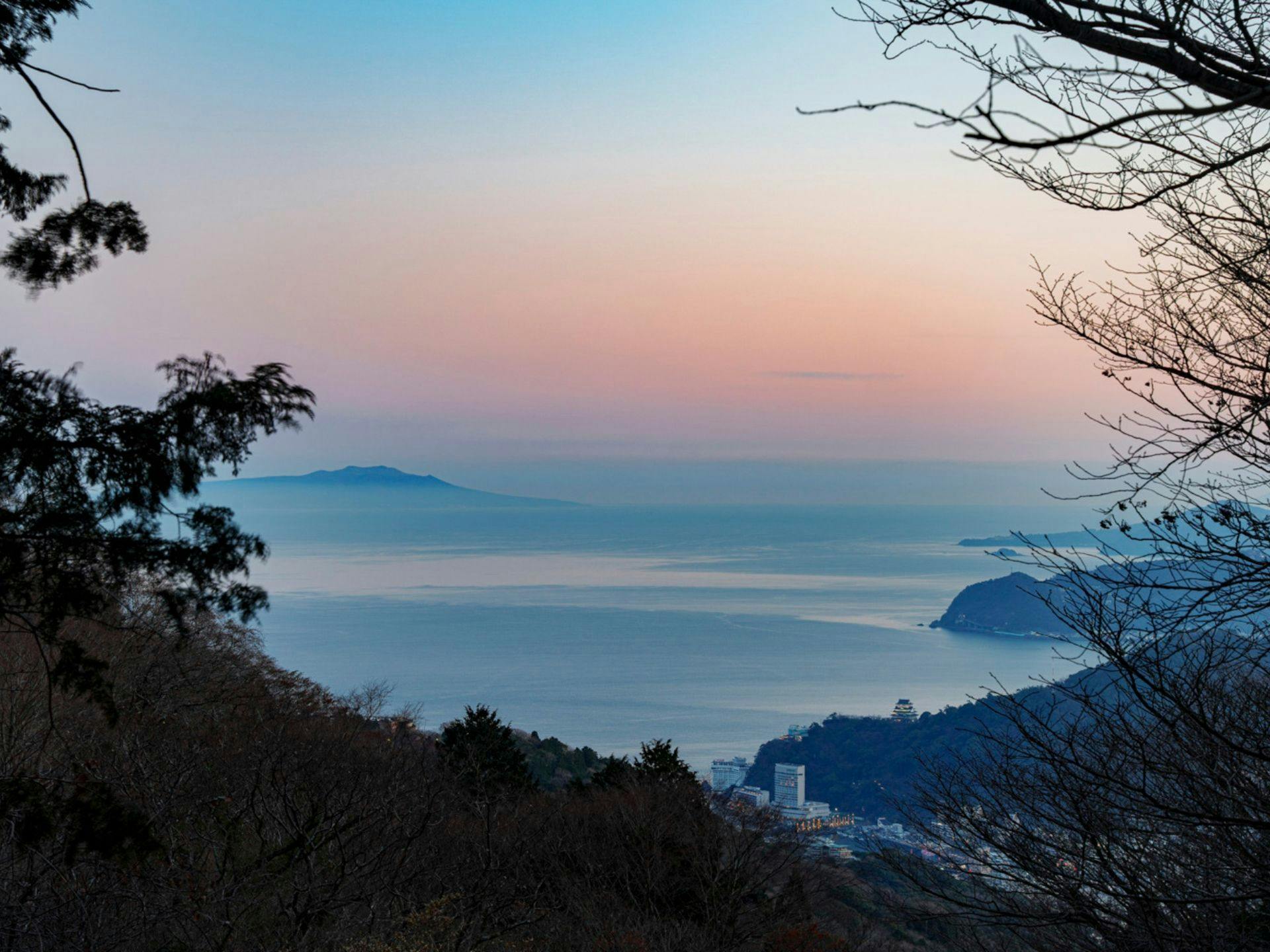 相模湾を一望する空中テラス