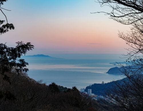 相模湾を一望する空中テラス
