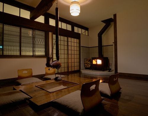 囲炉裏ダイニング暖炉