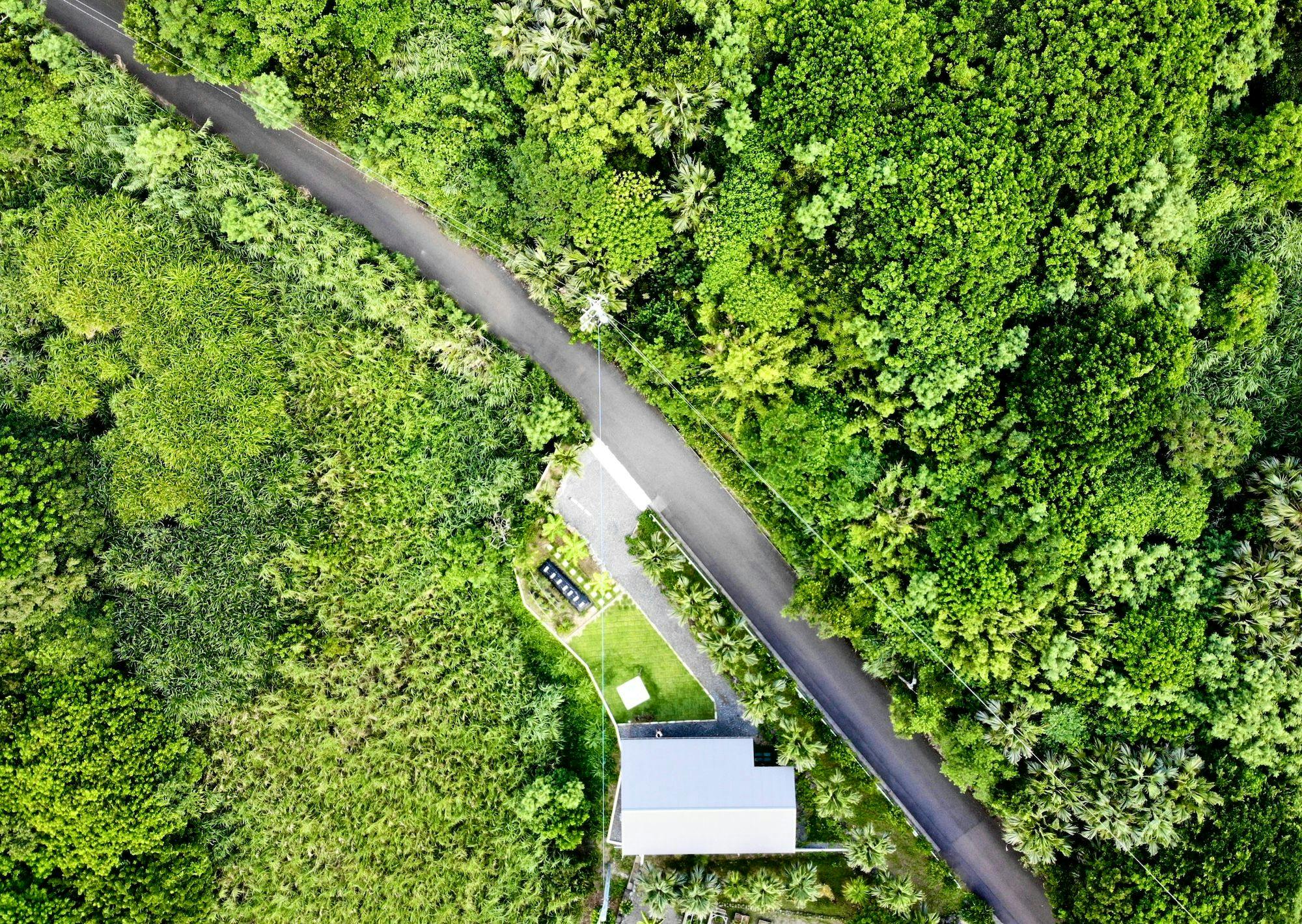 上空から”月みるいえ”を望む